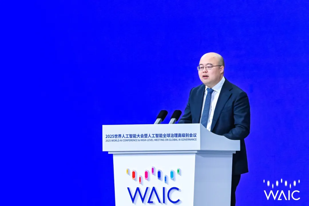 闫俊杰.jpg