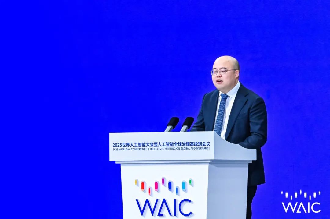 闫俊杰.jpg